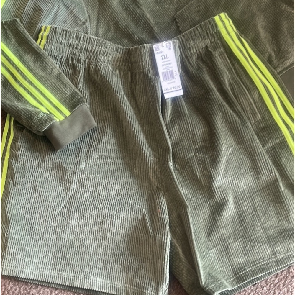 Adidas Ivy Park Men’s size XXL green corduroy short